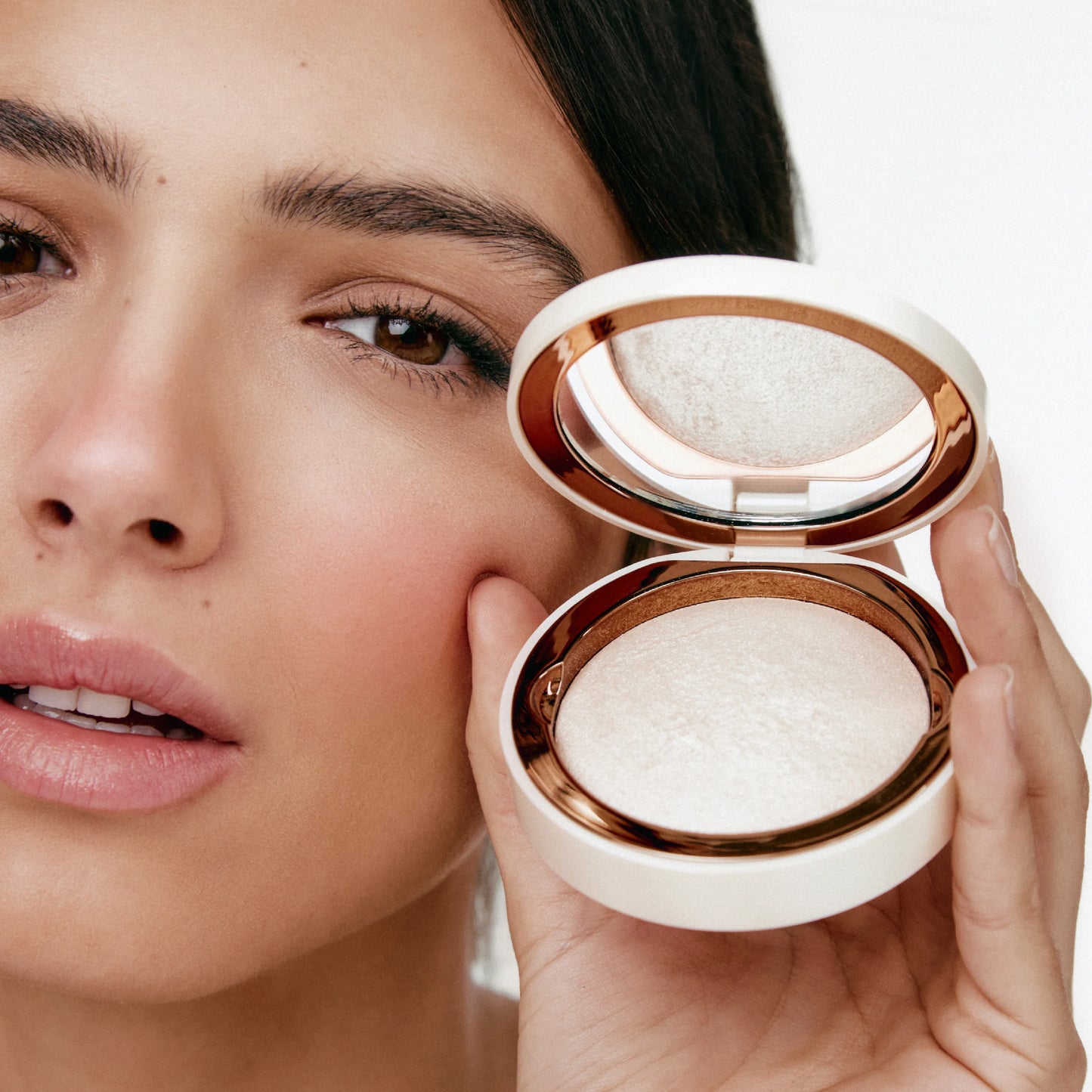 Masqmai Champagne Highlighter