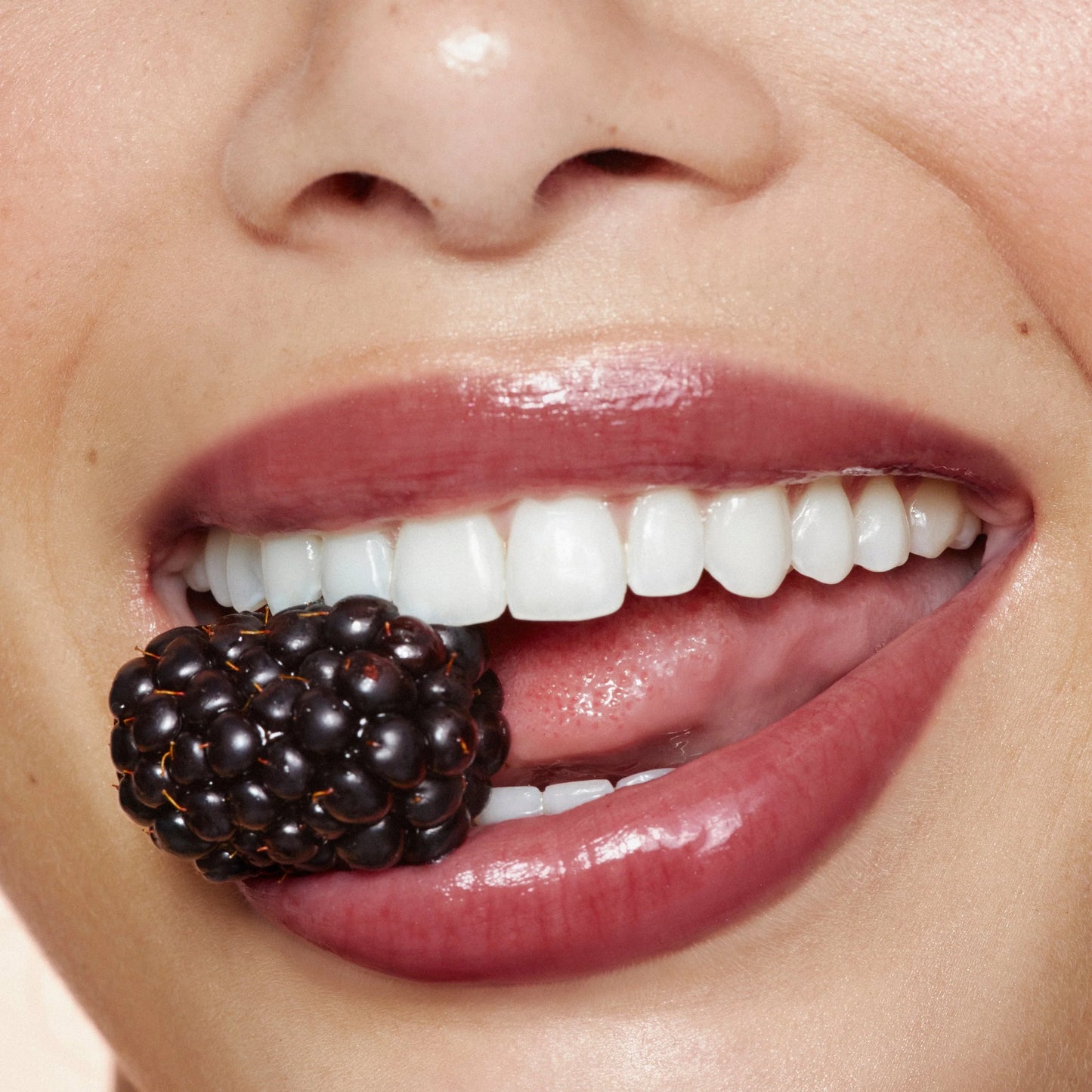 Masqmai perfect lip gloss Wild Blackberry